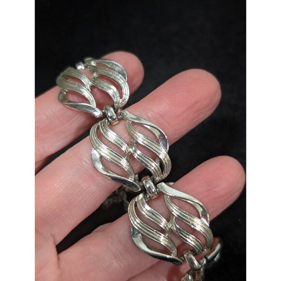 Vintage Coro Silver Tone Textured Swirl Chain Bracelet 6.5 inch Classic MCM - Picture 4 of 8